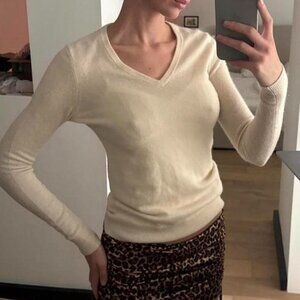 Bloomingdale's Women's Cream and Tan Jumper